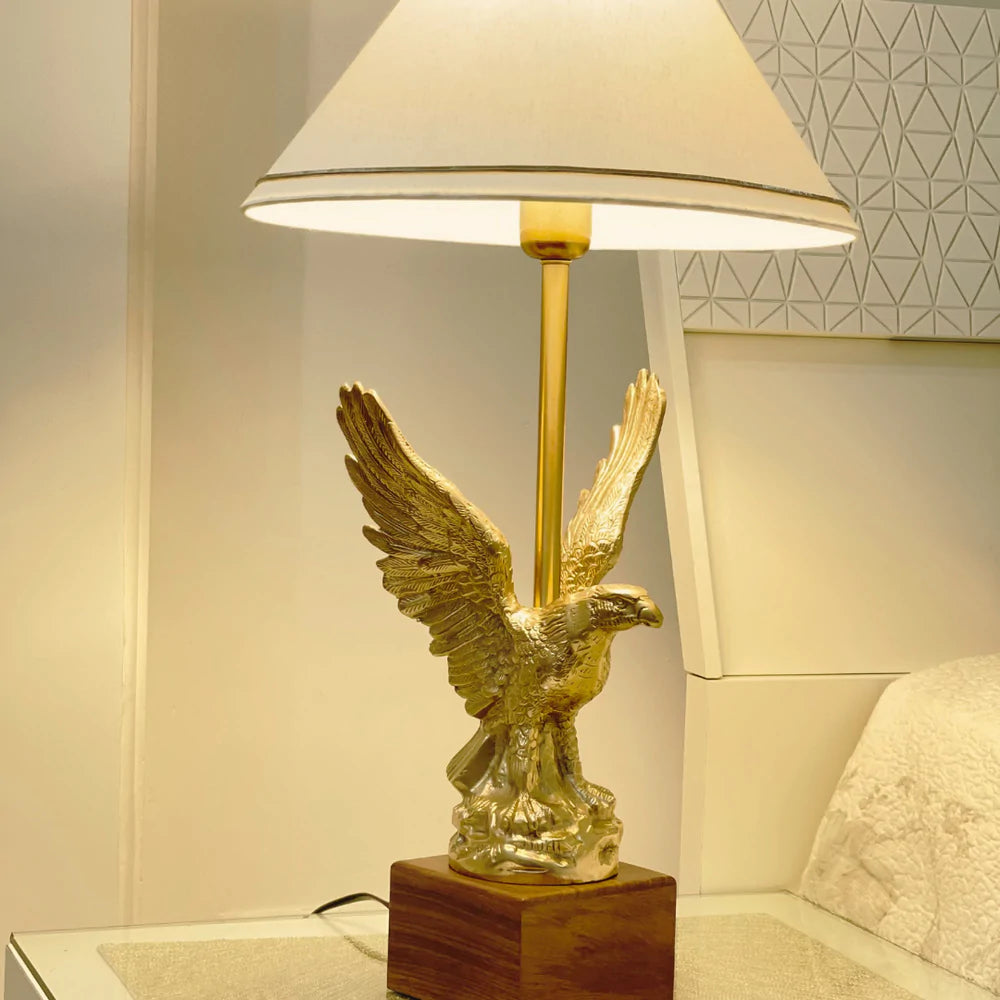 Falcon Lamp